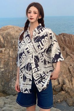 Floral Short-Sleeve Shirt for Women - Retro Hawaiian Style Loose Top for Beach Vacation, Y2K Inspired Fashion