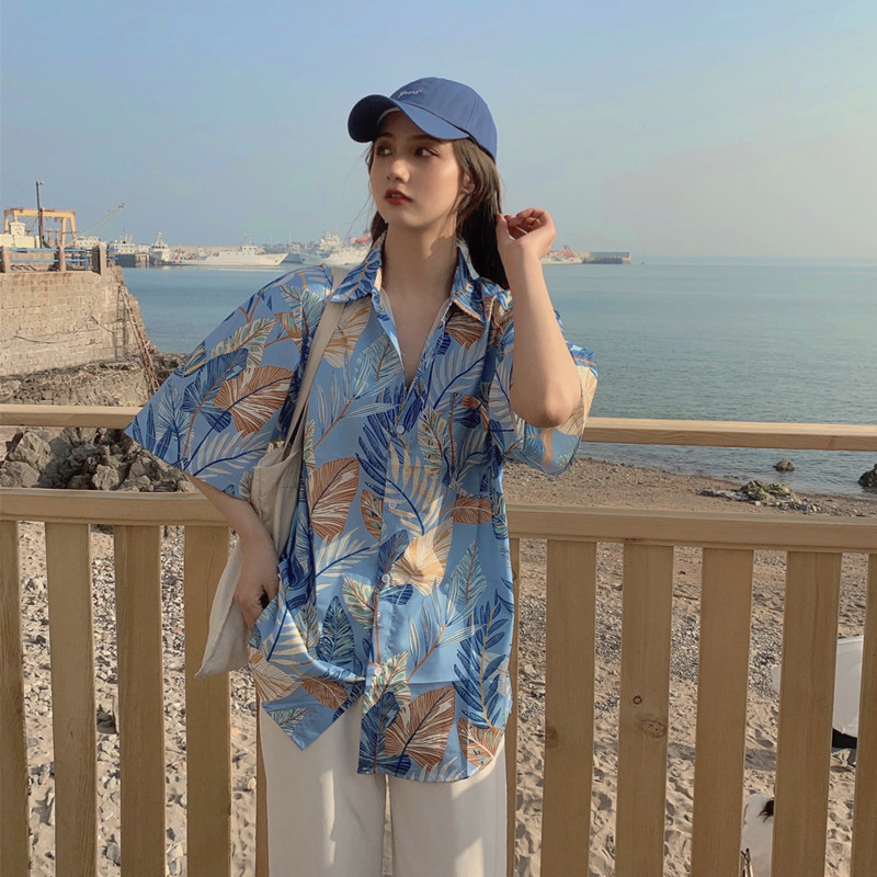 Floral Short-Sleeve Shirt for Women - Retro Hawaiian Style Loose Top for Beach Vacation, Y2K Inspired Fashion Floral Short-Sleeve Shirt for Women - Retro Hawaiian Style Loose Top for Beach Vacation, Y2K Inspired Fashion