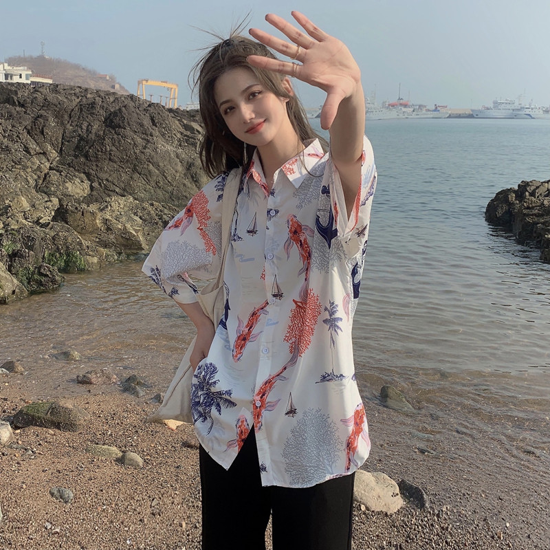 Floral Short-Sleeve Shirt for Women - Retro Hawaiian Style Loose Top for Beach Vacation, Y2K Inspired Fashion Floral Short-Sleeve Shirt for Women - Retro Hawaiian Style Loose Top for Beach Vacation, Y2K Inspired Fashion