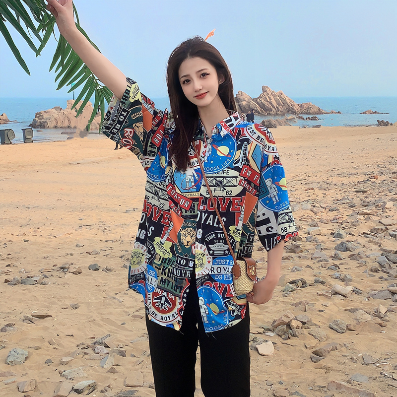 Floral Short-Sleeve Shirt for Women - Retro Hawaiian Style Loose Top for Beach Vacation, Y2K Inspired Fashion Floral Short-Sleeve Shirt for Women - Retro Hawaiian Style Loose Top for Beach Vacation, Y2K Inspired Fashion