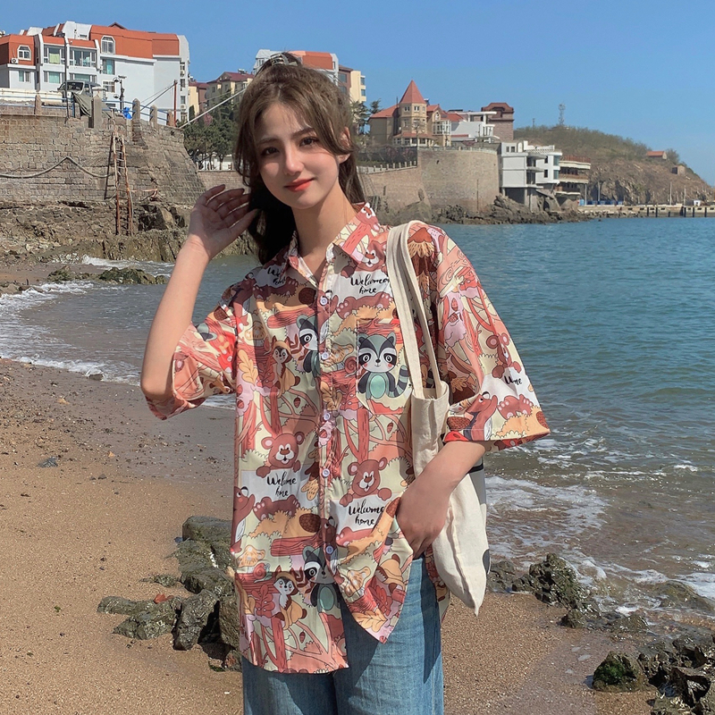 Floral Short-Sleeve Shirt for Women - Retro Hawaiian Style Loose Top for Beach Vacation, Y2K Inspired Fashion Floral Short-Sleeve Shirt for Women - Retro Hawaiian Style Loose Top for Beach Vacation, Y2K Inspired Fashion