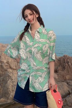 Floral Short-Sleeve Shirt for Women - Retro Hawaiian Style Loose Top for Beach Vacation, Y2K Inspired Fashion
