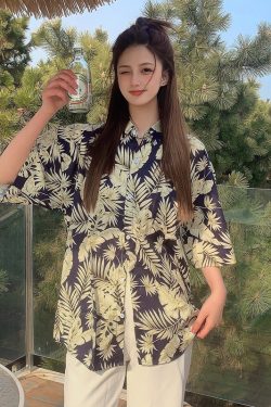 Floral Short-Sleeve Shirt for Women - Retro Hawaiian Style Loose Top for Beach Vacation, Y2K Inspired Fashion