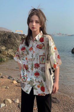 Floral Short-Sleeve Shirt for Women - Retro Hawaiian Style Loose Top for Beach Vacation, Y2K Inspired Fashion