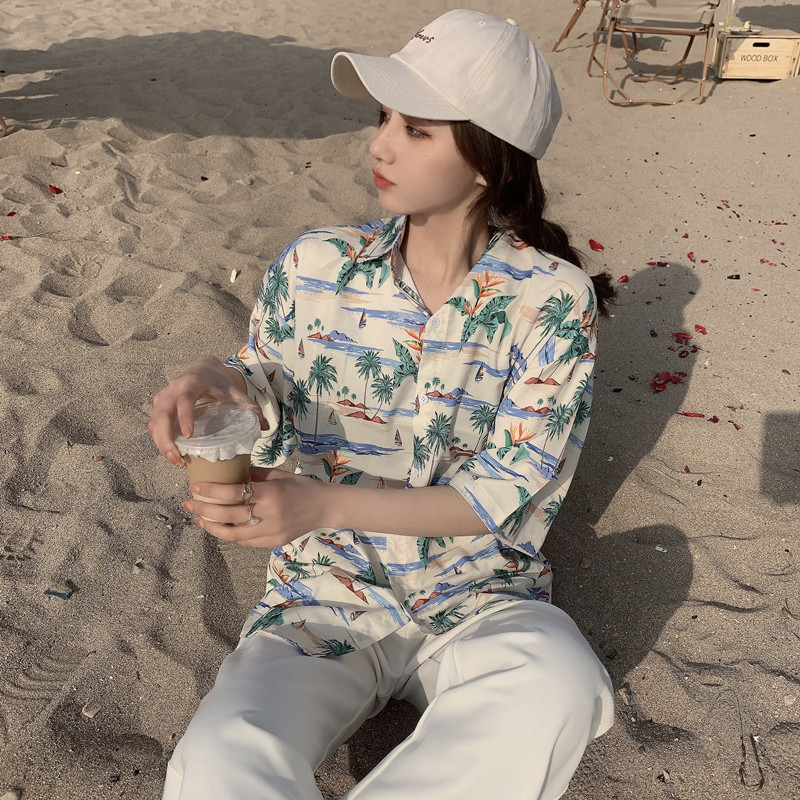 Floral Short-Sleeve Shirt for Women - Retro Hawaiian Style Loose Top for Beach Vacation, Y2K Inspired Fashion Floral Short-Sleeve Shirt for Women - Retro Hawaiian Style Loose Top for Beach Vacation, Y2K Inspired Fashion