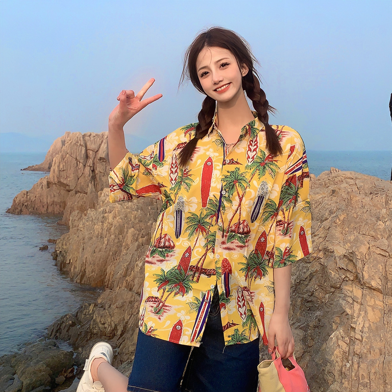 Floral Short-Sleeve Shirt for Women - Retro Hawaiian Style Loose Top for Beach Vacation, Y2K Inspired Fashion Floral Short-Sleeve Shirt for Women - Retro Hawaiian Style Loose Top for Beach Vacation, Y2K Inspired Fashion