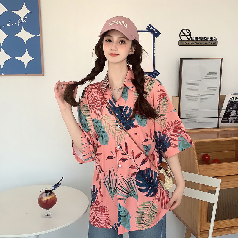 Floral Short-Sleeve Shirt for Women - Retro Hawaiian Style Loose Top for Beach Vacation, Y2K Inspired Fashion Floral Short-Sleeve Shirt for Women - Retro Hawaiian Style Loose Top for Beach Vacation, Y2K Inspired Fashion