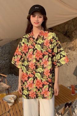 Floral Short-Sleeve Shirt for Women - Retro Hawaiian Style Loose Top for Beach Vacation, Y2K Inspired Fashion