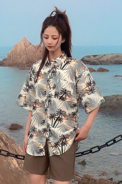Floral Short-Sleeve Shirt for Women - Retro Hawaiian Style Loose Top for Beach Vacation, Y2K Inspired Fashion