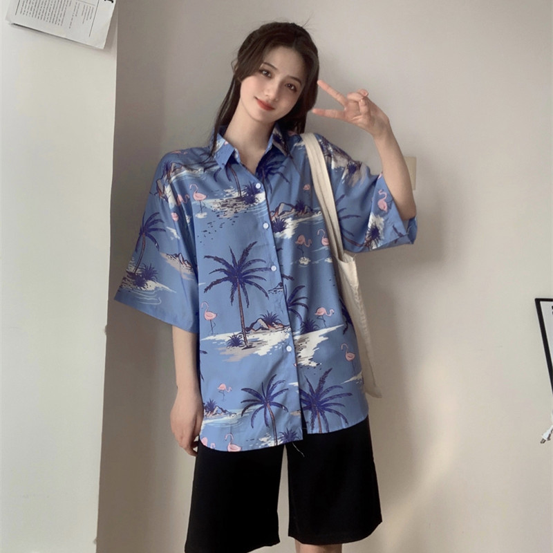 Floral Short-Sleeve Shirt for Women - Retro Hawaiian Style Loose Top for Beach Vacation, Y2K Inspired Fashion Floral Short-Sleeve Shirt for Women - Retro Hawaiian Style Loose Top for Beach Vacation, Y2K Inspired Fashion