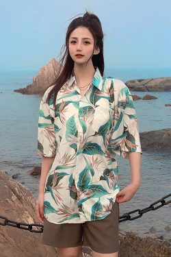 Floral Short-Sleeve Shirt for Women - Retro Hawaiian Style Loose Top for Beach Vacation, Y2K Inspired Fashion