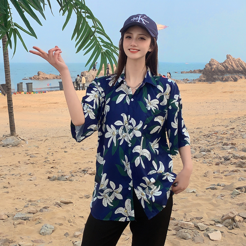 Floral Short-Sleeve Shirt for Women - Retro Hawaiian Style Loose Top for Beach Vacation, Y2K Inspired Fashion Floral Short-Sleeve Shirt for Women - Retro Hawaiian Style Loose Top for Beach Vacation, Y2K Inspired Fashion
