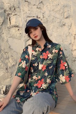 Floral Short-Sleeve Shirt for Women - Retro Hawaiian Style Loose Top for Beach Vacation, Y2K Inspired Fashion