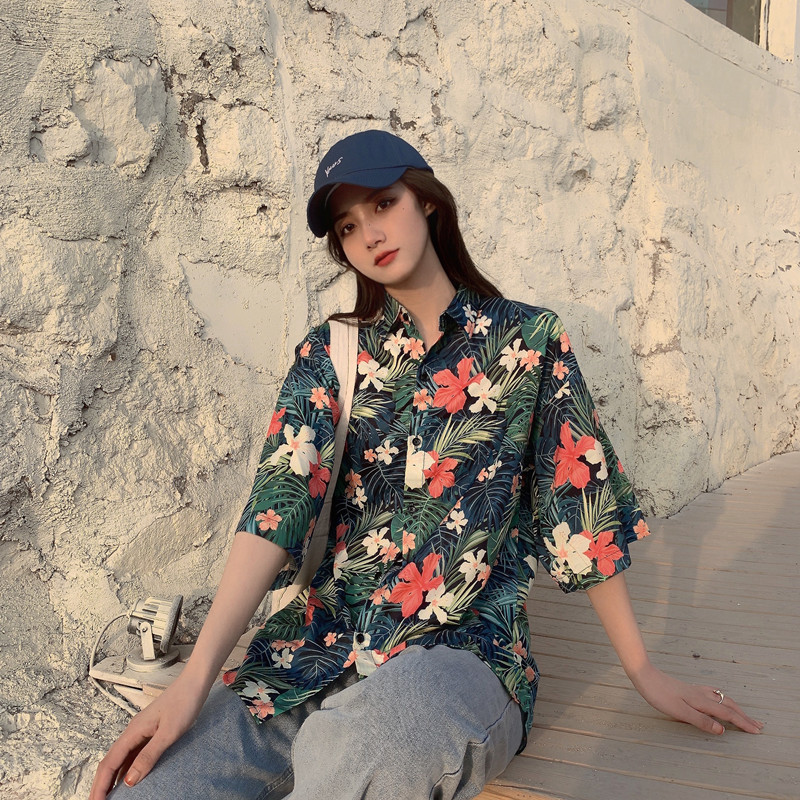 Floral Short-Sleeve Shirt for Women - Retro Hawaiian Style Loose Top for Beach Vacation, Y2K Inspired Fashion Floral Short-Sleeve Shirt for Women - Retro Hawaiian Style Loose Top for Beach Vacation, Y2K Inspired Fashion