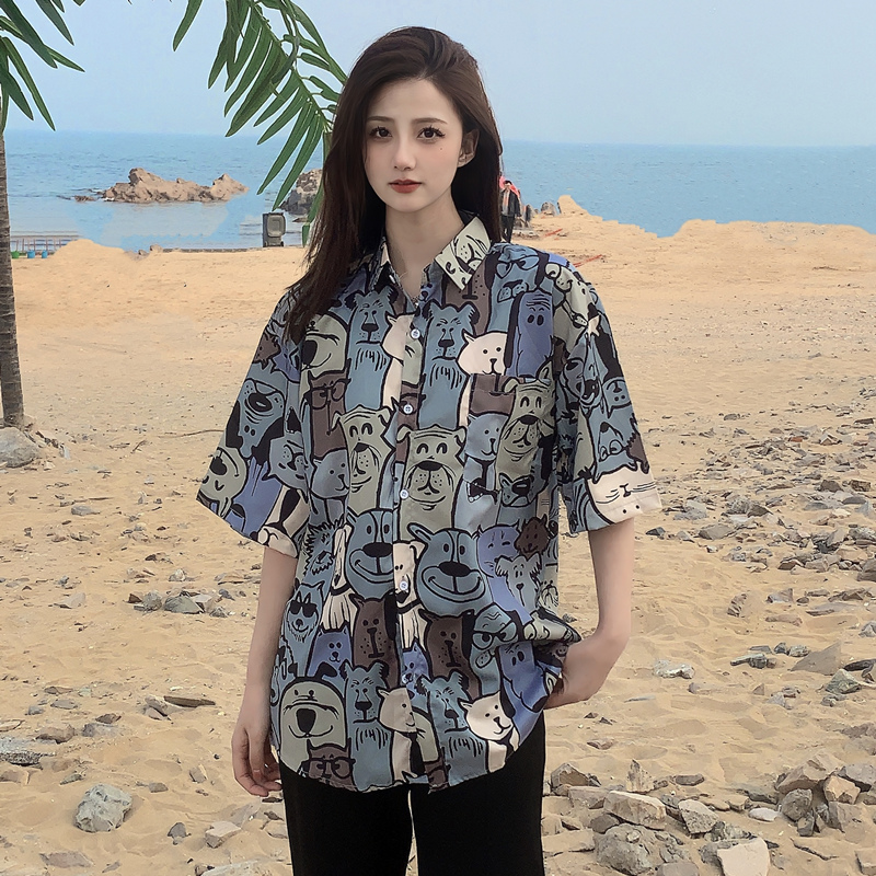 Floral Short-Sleeve Shirt for Women - Retro Hawaiian Style Loose Top for Beach Vacation, Y2K Inspired Fashion Floral Short-Sleeve Shirt for Women - Retro Hawaiian Style Loose Top for Beach Vacation, Y2K Inspired Fashion
