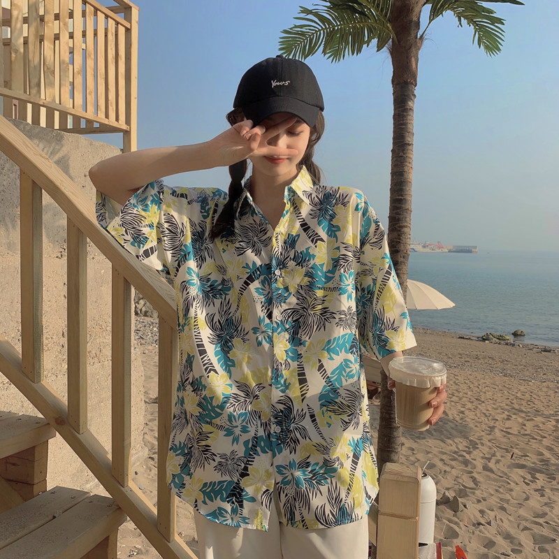 Floral Short-Sleeve Shirt for Women - Retro Hawaiian Style Loose Top for Beach Vacation, Y2K Inspired Fashion Floral Short-Sleeve Shirt for Women - Retro Hawaiian Style Loose Top for Beach Vacation, Y2K Inspired Fashion