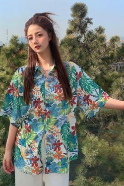 Floral Short-Sleeve Shirt for Women - Retro Hawaiian Style Loose Top for Beach Vacation, Y2K Inspired Fashion