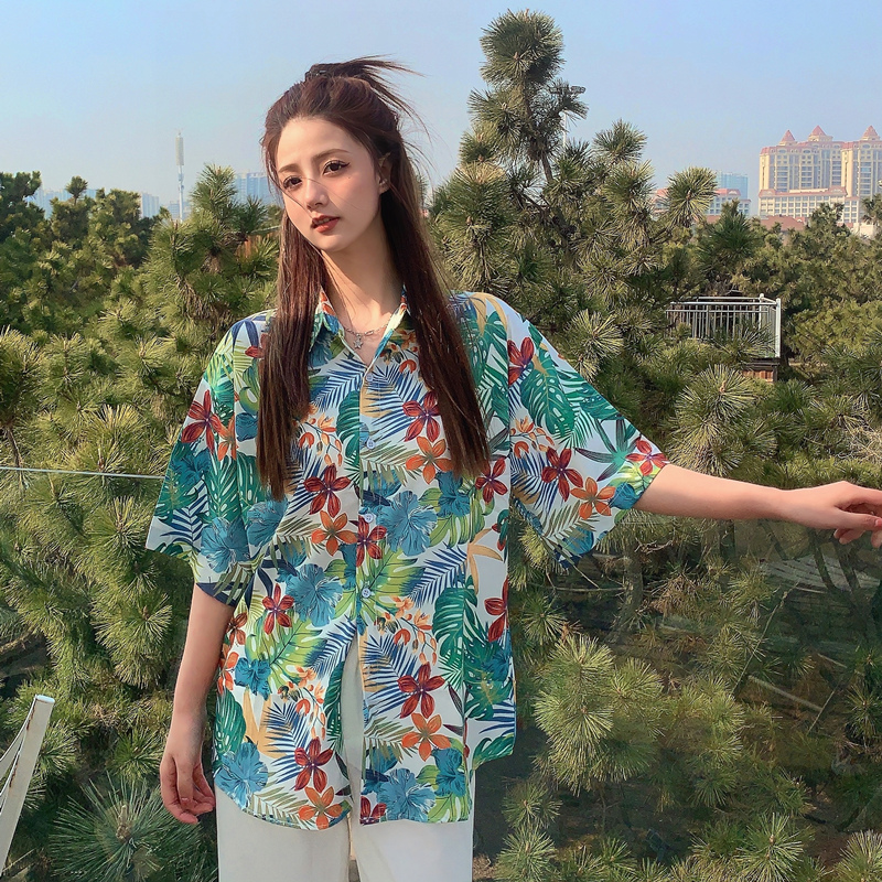 Floral Short-Sleeve Shirt for Women - Retro Hawaiian Style Loose Top for Beach Vacation, Y2K Inspired Fashion Floral Short-Sleeve Shirt for Women - Retro Hawaiian Style Loose Top for Beach Vacation, Y2K Inspired Fashion