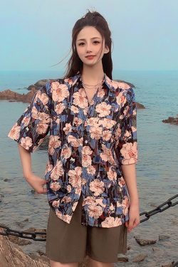 Floral Short-Sleeve Shirt for Women - Retro Hawaiian Style Loose Top for Beach Vacation, Y2K Inspired Fashion