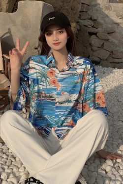 Floral Short-Sleeve Shirt for Women - Retro Hawaiian Style Loose Top for Beach Vacation, Y2K Inspired Fashion