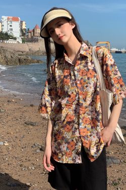 Floral Short-Sleeve Shirt for Women - Retro Hawaiian Style Loose Top for Beach Vacation, Y2K Inspired Fashion