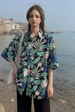 Floral Short-Sleeve Shirt for Women - Retro Hawaiian Style Loose Top for Beach Vacation, Y2K Inspired Fashion