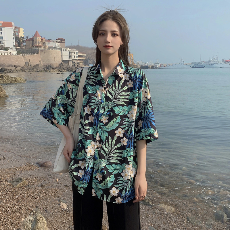 Floral Short-Sleeve Shirt for Women - Retro Hawaiian Style Loose Top for Beach Vacation, Y2K Inspired Fashion Floral Short-Sleeve Shirt for Women - Retro Hawaiian Style Loose Top for Beach Vacation, Y2K Inspired Fashion