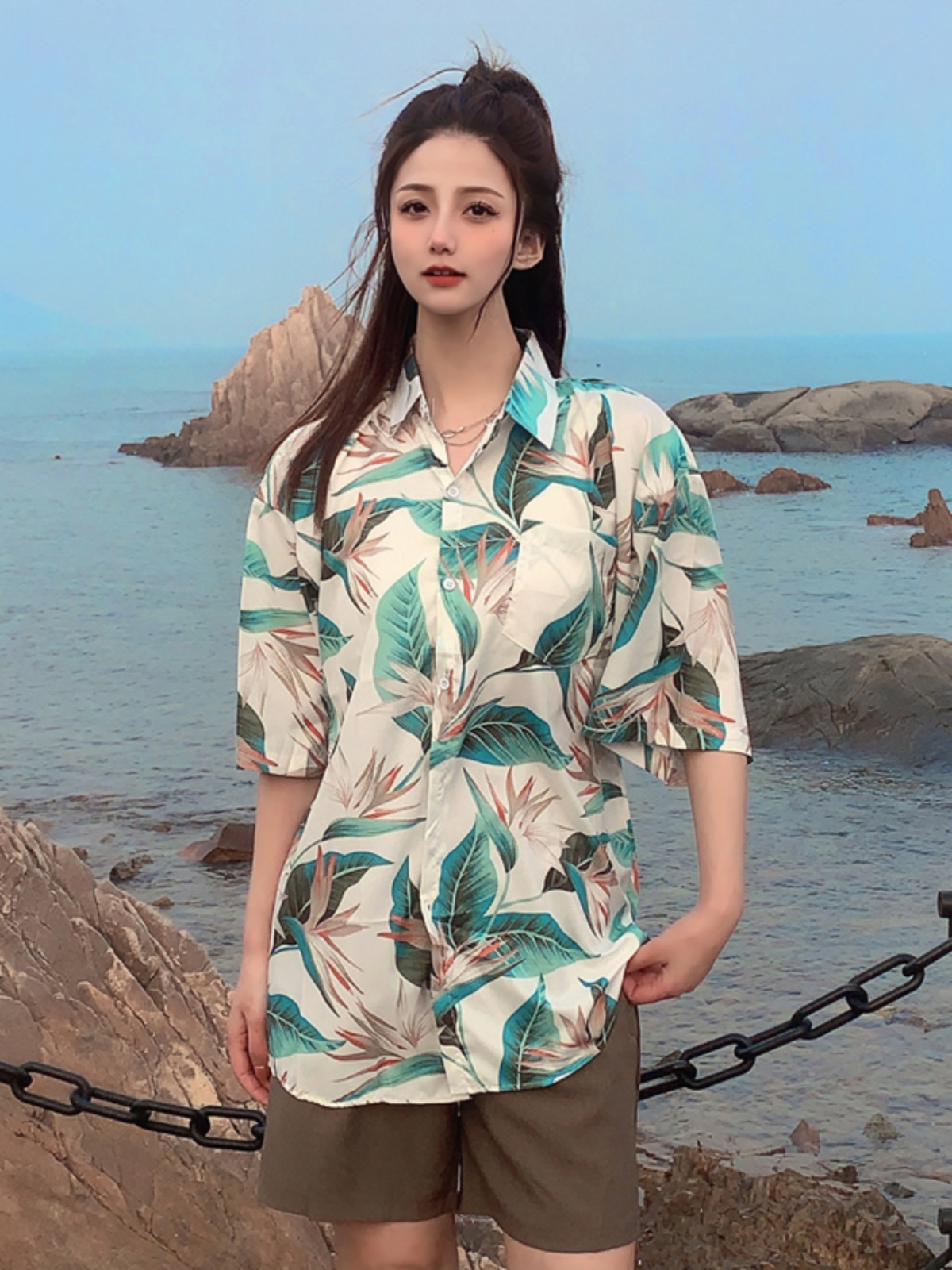 Floral Short-Sleeve Shirt for Women - Retro Hawaiian Style Loose Top for Beach Vacation, Y2K Inspired Fashion Floral Short-Sleeve Shirt for Women - Retro Hawaiian Style Loose Top for Beach Vacation, Y2K Inspired Fashion