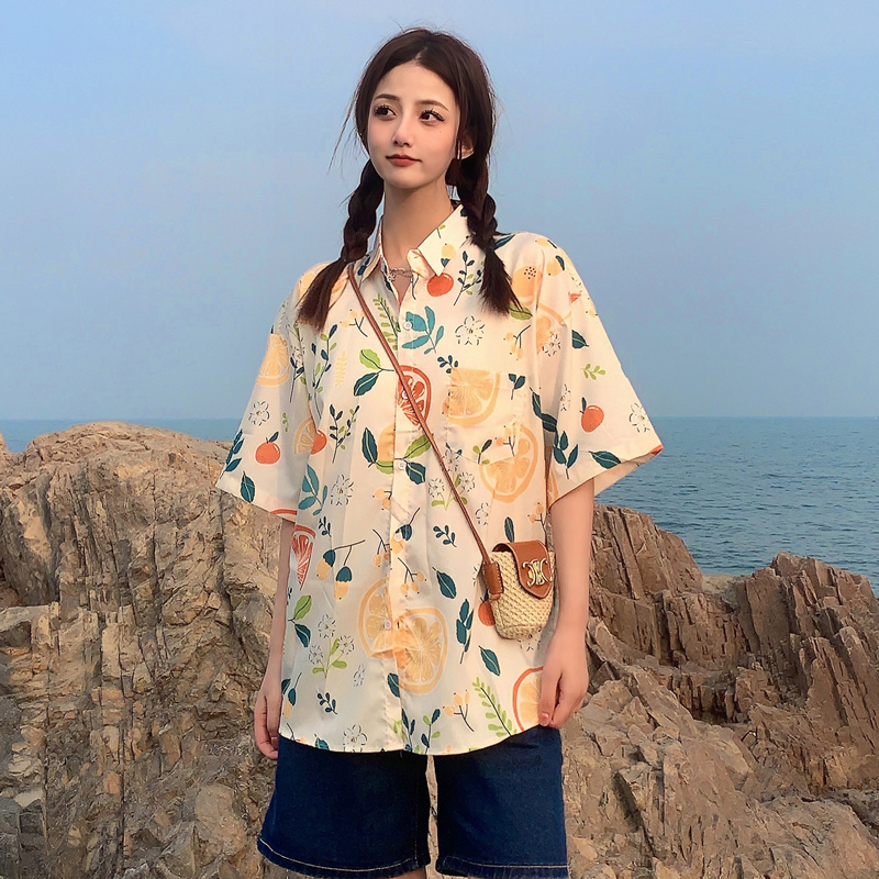 Floral Short-Sleeve Shirt for Women - Retro Hawaiian Style Loose Top for Beach Vacation, Y2K Inspired Fashion Floral Short-Sleeve Shirt for Women - Retro Hawaiian Style Loose Top for Beach Vacation, Y2K Inspired Fashion