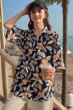 Floral Short-Sleeve Shirt for Women - Retro Hawaiian Style Loose Top for Beach Vacation, Y2K Inspired Fashion