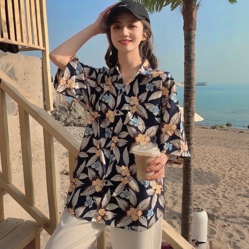Floral Short-Sleeve Shirt for Women - Retro Hawaiian Style Loose Top for Beach Vacation, Y2K Inspired Fashion Floral Short-Sleeve Shirt for Women - Retro Hawaiian Style Loose Top for Beach Vacation, Y2K Inspired Fashion