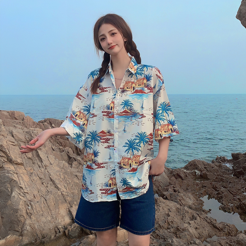 Floral Short-Sleeve Shirt for Women - Retro Hawaiian Style Loose Top for Beach Vacation, Y2K Inspired Fashion Floral Short-Sleeve Shirt for Women - Retro Hawaiian Style Loose Top for Beach Vacation, Y2K Inspired Fashion