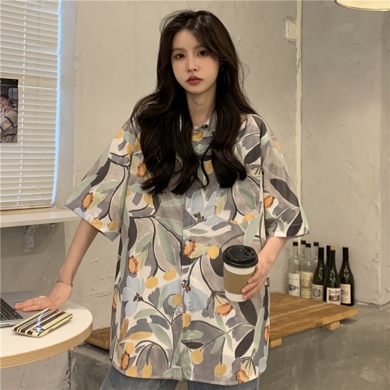 Floral Short Sleeve Shirt for Women - Retro Hong Kong Style Loose Beach Top, Summer Fashion, Trendy Half-Sleeve Design Floral Short Sleeve Shirt for Women - Retro Hong Kong Style Loose Beach Top, Summer Fashion, Trendy Half-Sleeve Design