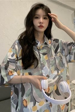 Floral Short Sleeve Shirt for Women - Retro Hong Kong Style Loose Beach Top, Summer Fashion, Trendy Half-Sleeve Design
