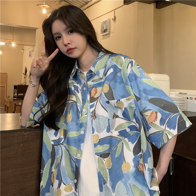 Floral Short Sleeve Shirt for Women - Retro Hong Kong Style Loose Beach Top, Summer Fashion, Trendy Half-Sleeve Design Floral Short Sleeve Shirt for Women - Retro Hong Kong Style Loose Beach Top, Summer Fashion, Trendy Half-Sleeve Design