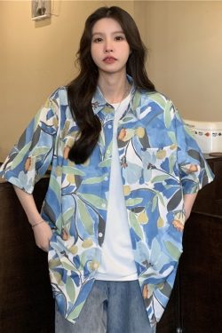 Floral Short Sleeve Shirt for Women - Retro Hong Kong Style Loose Beach Top, Summer Fashion, Trendy Half-Sleeve Design
