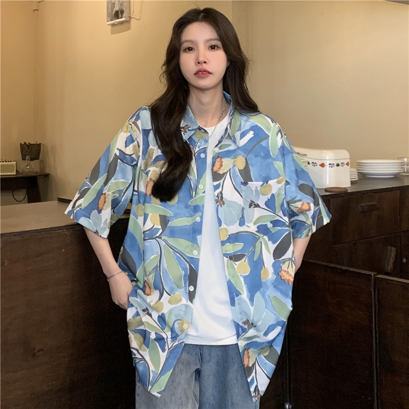 Floral Short Sleeve Shirt for Women - Retro Hong Kong Style Loose Beach Top, Summer Fashion, Trendy Half-Sleeve Design Floral Short Sleeve Shirt for Women - Retro Hong Kong Style Loose Beach Top, Summer Fashion, Trendy Half-Sleeve Design