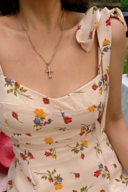 Floral Slimming Slip Dress with Ribbon Bow, French Vintage Style, Flowing Design for Spring/Summer 2022 - Chic and Elegant Fashion
