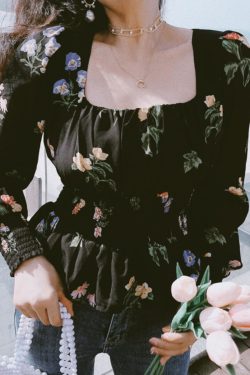 Floral Square Neck Lantern Sleeve Shirt - Vintage-Inspired Paper Doll Top for Spring Summer Vacation - Waist-Cinching Style