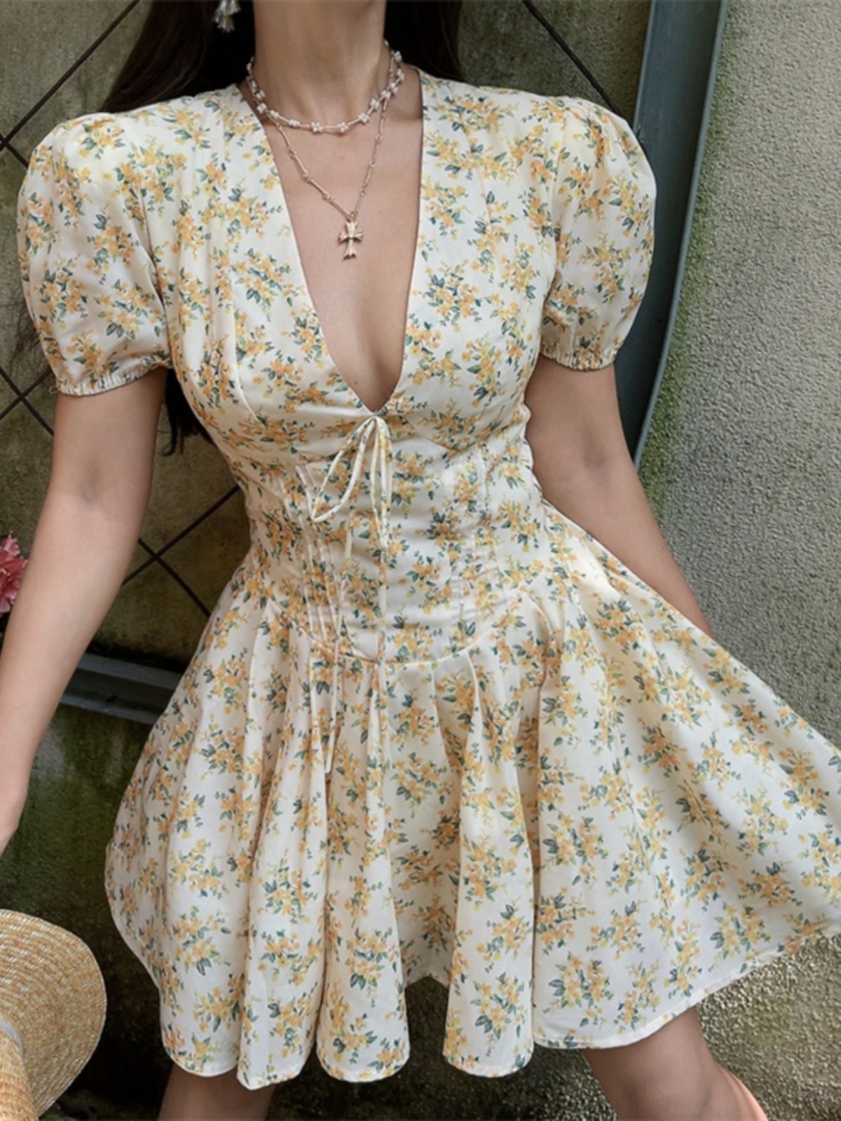 Floral Vintage V-neck Puff Sleeve Waist-Cinched Princess Dress for Women - Spring Summer Vacation Style Floral Vintage V-neck Puff Sleeve Waist-Cinched Princess Dress for Women - Spring Summer Vacation Style