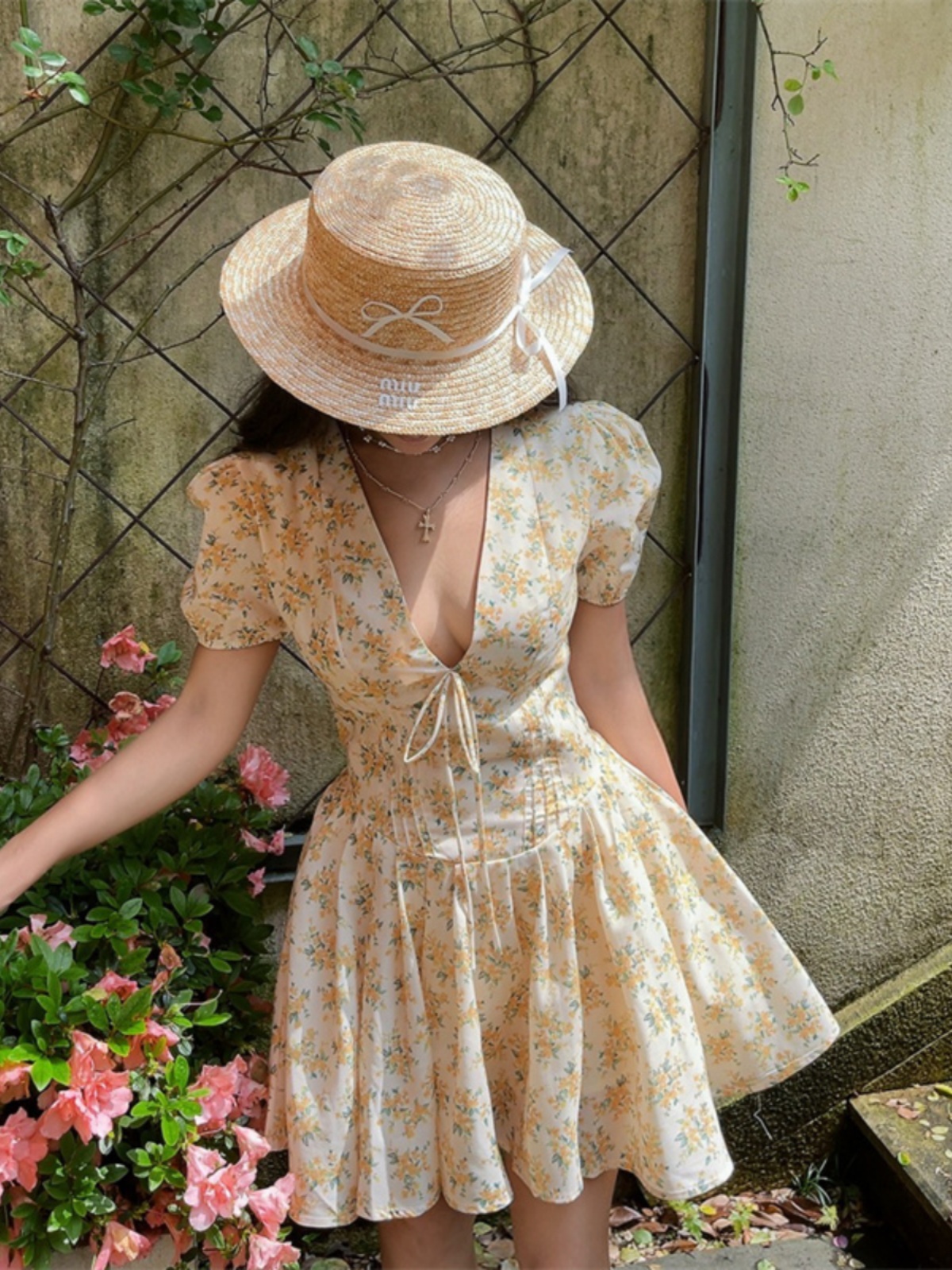 Floral Vintage V-neck Puff Sleeve Waist-Cinched Princess Dress for Women - Spring Summer Vacation Style Floral Vintage V-neck Puff Sleeve Waist-Cinched Princess Dress for Women - Spring Summer Vacation Style