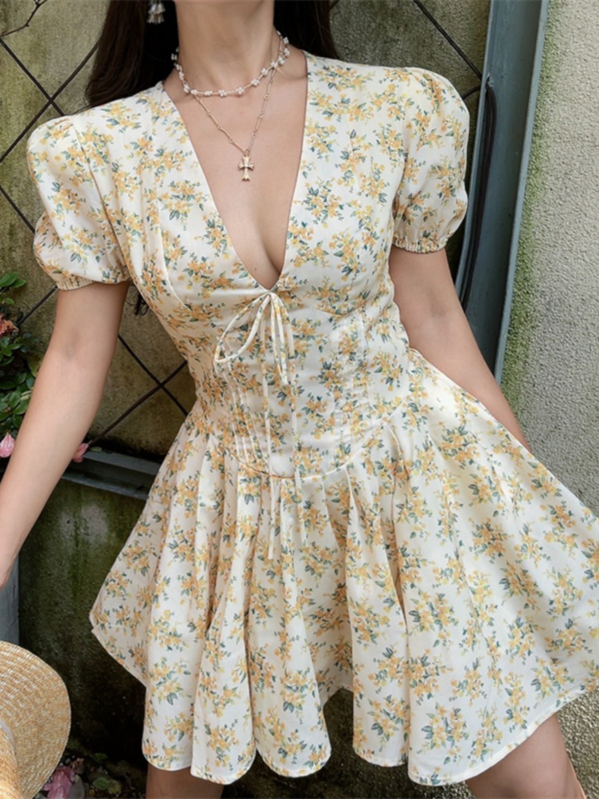 Floral Vintage V-neck Puff Sleeve Waist-Cinched Princess Dress for Women - Spring Summer Vacation Style Floral Vintage V-neck Puff Sleeve Waist-Cinched Princess Dress for Women - Spring Summer Vacation Style