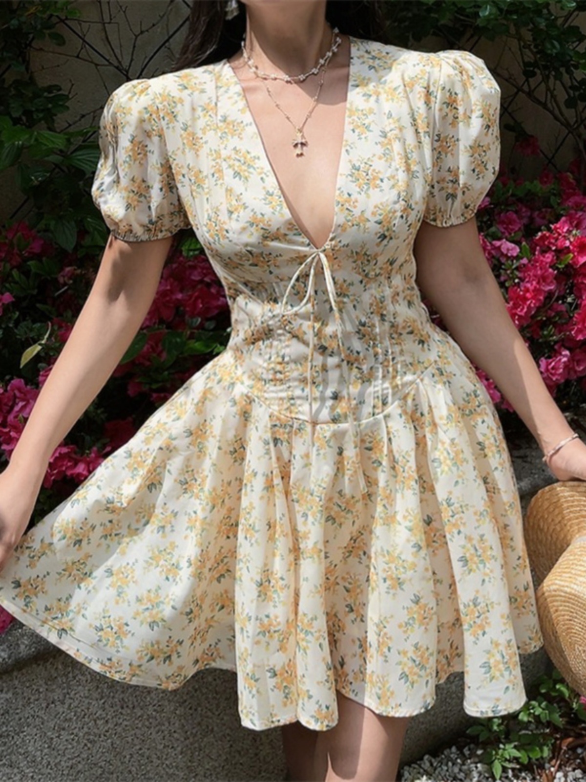 Floral Vintage V-neck Puff Sleeve Waist-Cinched Princess Dress for Women - Spring Summer Vacation Style Floral Vintage V-neck Puff Sleeve Waist-Cinched Princess Dress for Women - Spring Summer Vacation Style