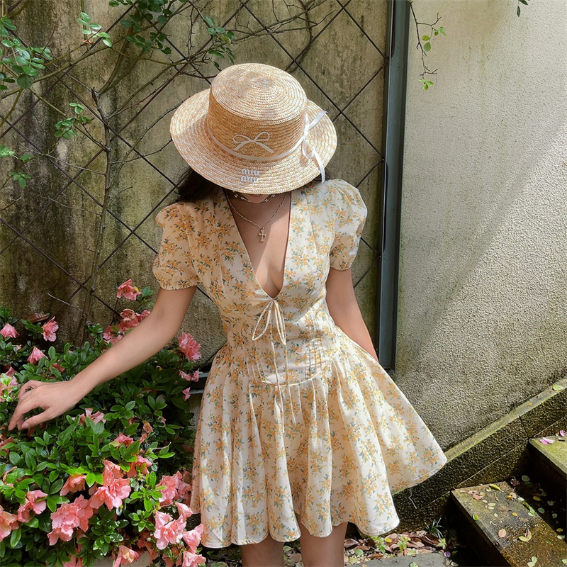 Floral Vintage V-neck Puff Sleeve Waist-Cinched Princess Dress for Women - Spring Summer Vacation Style Floral Vintage V-neck Puff Sleeve Waist-Cinched Princess Dress for Women - Spring Summer Vacation Style