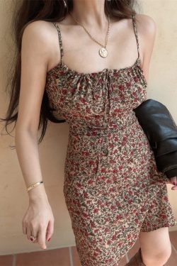 Floral Waist-Cinching Slimming Camisole Dress - Vintage Square Neck, Skin-Tone, Spring-Summer Vacation Style for Women