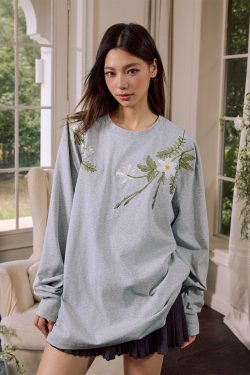Floral Wreath Embroidered Long Sleeve T-Shirt - Chinese Style Plant Series, Silhouette Design, Perfect for 90s and Y2K Fashion