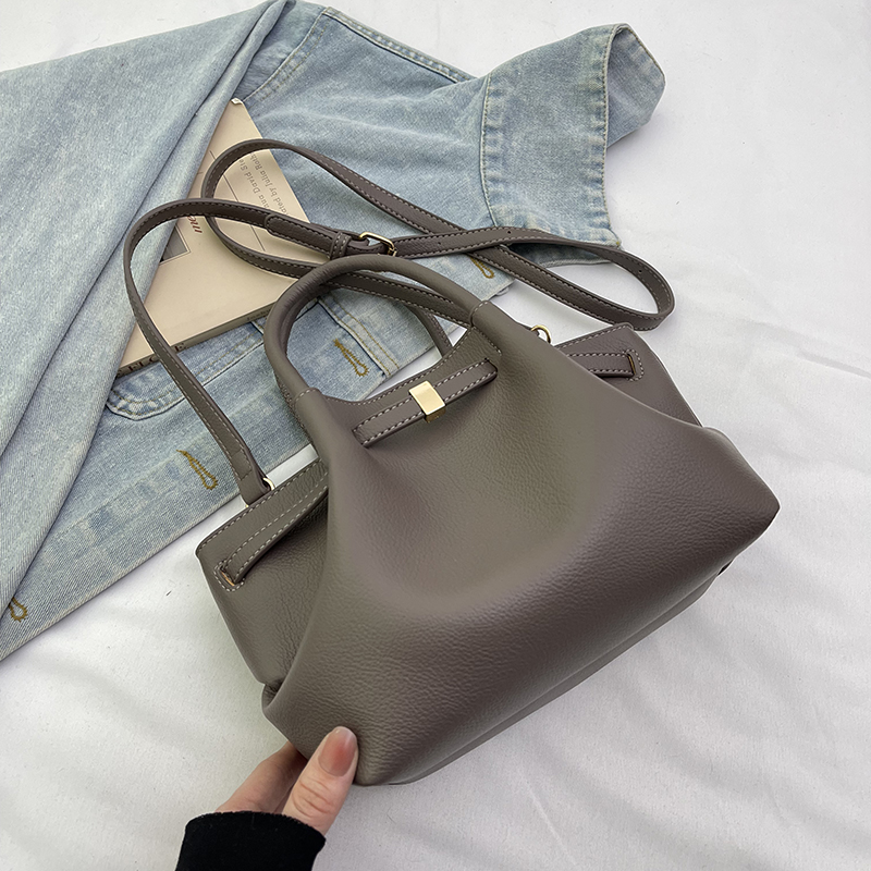 French Retro Lychee Pattern Handbag for Women - 2025 Textured Versatile Shoulder Crossbody Bag, Fashionable Commuting Style French Retro Lychee Pattern Handbag for Women - 2025 Textured Versatile Shoulder Crossbody Bag, Fashionable Commuting Style