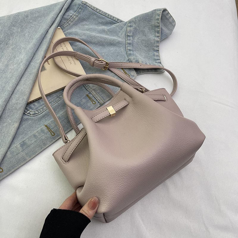 French Retro Lychee Pattern Handbag for Women - 2025 Textured Versatile Shoulder Crossbody Bag, Fashionable Commuting Style French Retro Lychee Pattern Handbag for Women - 2025 Textured Versatile Shoulder Crossbody Bag, Fashionable Commuting Style