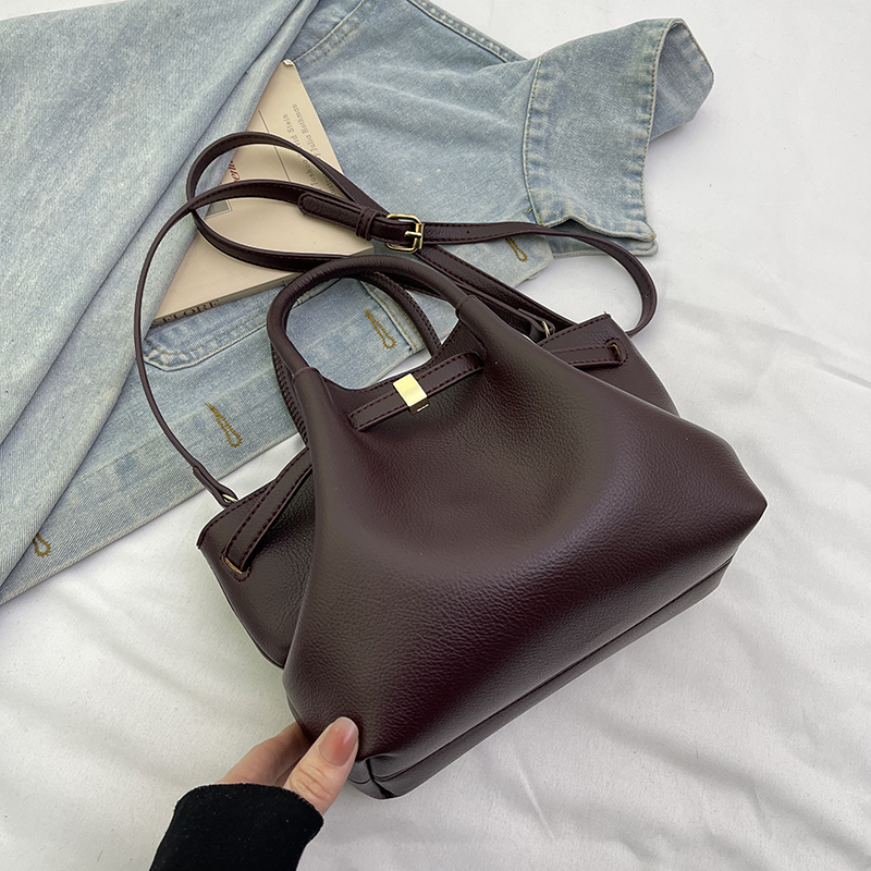 French Retro Lychee Pattern Handbag for Women - 2025 Textured Versatile Shoulder Crossbody Bag, Fashionable Commuting Style French Retro Lychee Pattern Handbag for Women - 2025 Textured Versatile Shoulder Crossbody Bag, Fashionable Commuting Style