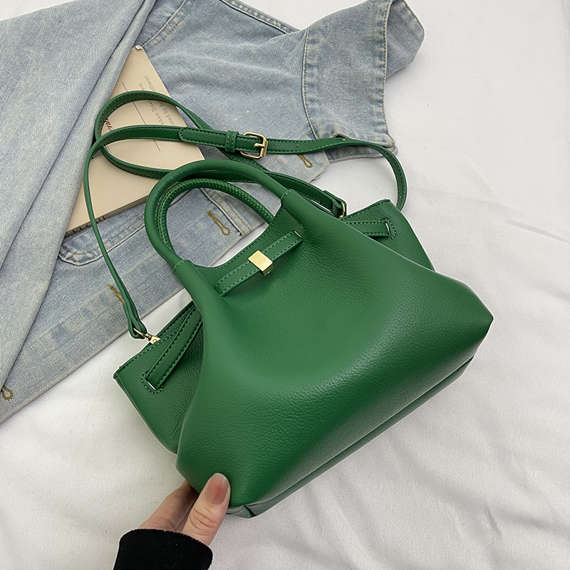 French Retro Lychee Pattern Handbag for Women - 2025 Textured Versatile Shoulder Crossbody Bag, Fashionable Commuting Style French Retro Lychee Pattern Handbag for Women - 2025 Textured Versatile Shoulder Crossbody Bag, Fashionable Commuting Style